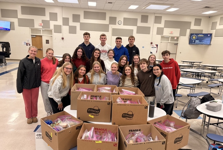 FBLA Members with 200 shelf-stable meals
